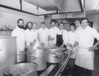 La cofrada Vasca de Gastronoma marcando pautas. 24 de septiembre de 1988. Alrededor de sus fogones vemos a los grandes de la Nueva Cocina: Roteta, Subijana, Arzak,Fombellida, Kintana, Castillo ...